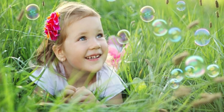 Nomes de menina com 3 letras que estão bombando em 2025 e seus significados