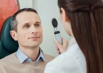 Como certas vitaminas podem ajudar na saúde dos olhos e na prevenção de catarata de acordo com especialistas