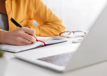 Elas parecem iguais, mas mudam tudo o que você está querendo dizer, qual a diferença entre sessão e seção