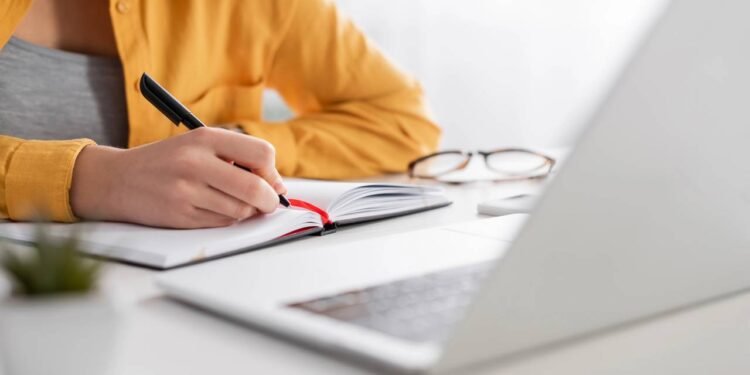 Elas parecem iguais, mas mudam tudo o que você está querendo dizer, qual a diferença entre sessão e seção