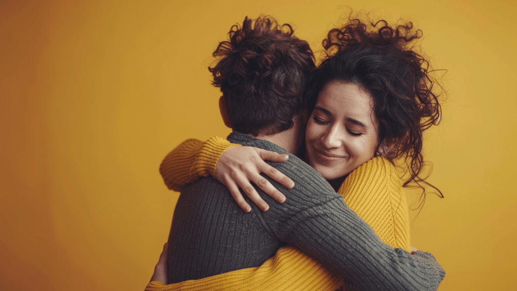 Por que o abraço é um poderoso regulador emocional, de acordo com a psicologia
