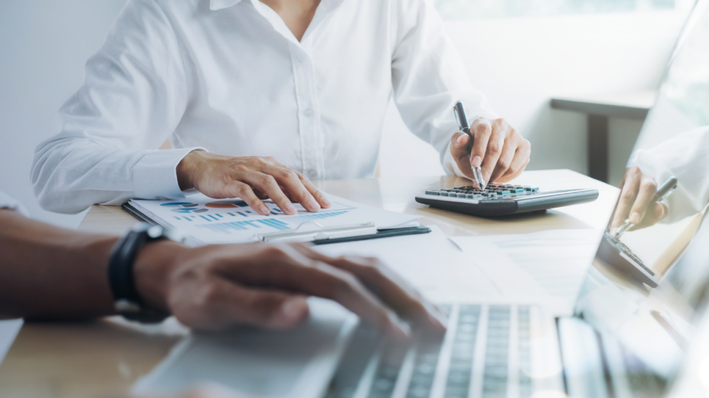 4 maus hábitos financeiros para abandonar em 2026