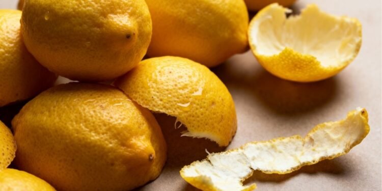 Poucos sabem como usar as cascas de limão como repelente natural em casa