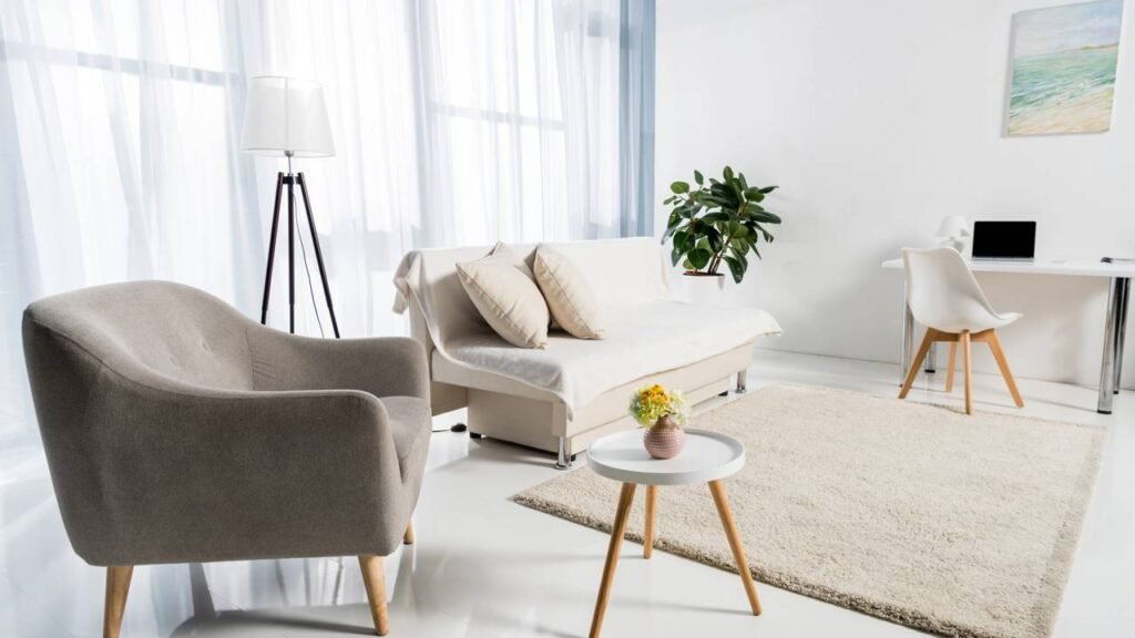 Acessórios econômicos e práticos que transformam a decoração do sofá