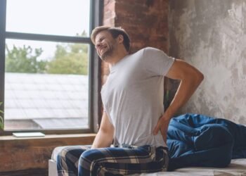 Dr. Cesar Cimonari, Neurocirurgião: Postura errada já afeta a coluna dos jovens