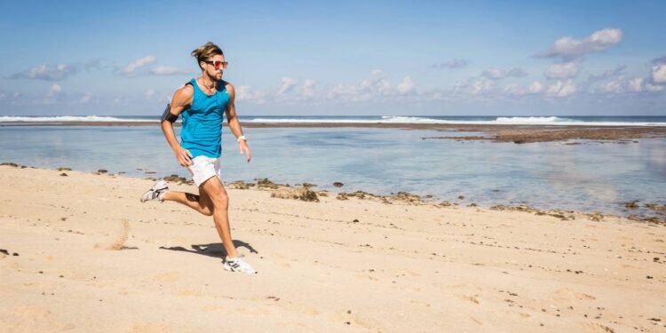 Correr na Areia - Créditos: depositphotos.com / AlexZhilkinBO