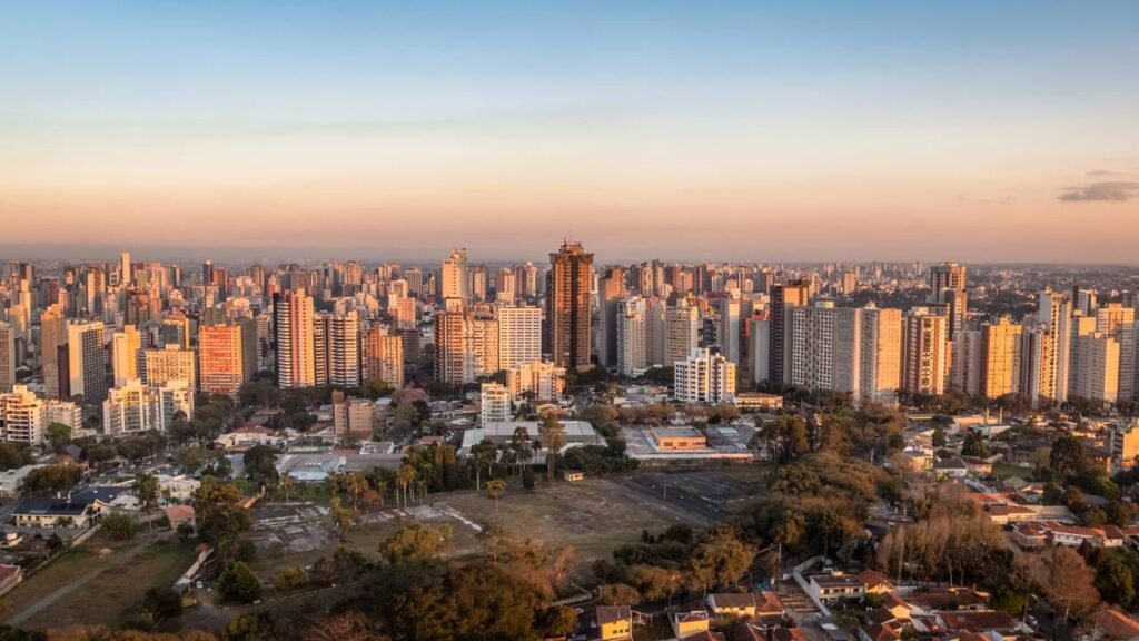 Capital do Paraná se destaca por mobilidade inteligente e alta qualidade de vida urbana