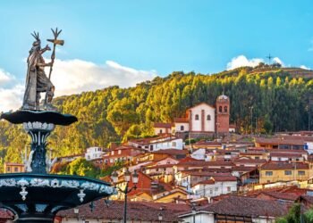 A 3.400 metros de altitude, a antiga capital do Império Inca fica a poucas horas de Machu Picchu