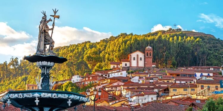 A 3.400 metros de altitude, a antiga capital do Império Inca fica a poucas horas de Machu Picchu