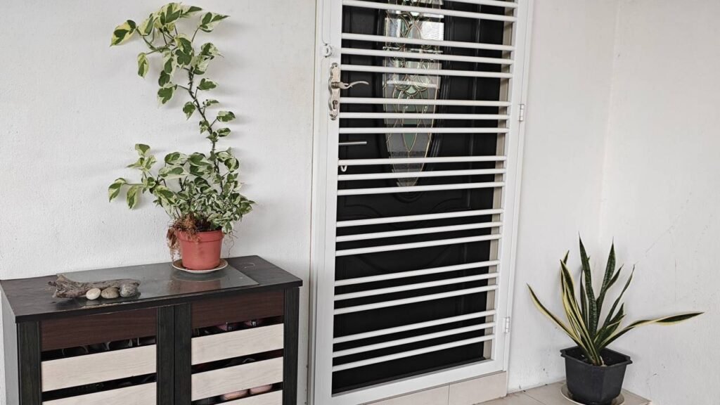 Vaso decorativo com planta de baixa manutenção ideal para interiores residenciais