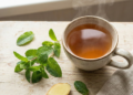 O chá natural que auxilia na digestão e ajuda a desinchar depois das refeições