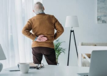 O hábito que mais enfraquece os ossos