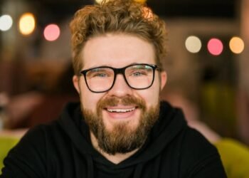 "Meus óculos" ou "Meu óculos"? Essa é a explicação definitiva para não errar mais