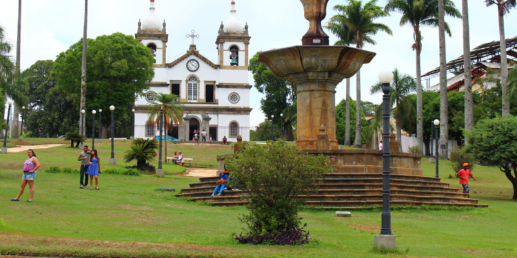 A “Cidade dos Barões” oferece uma viagem no tempo para o passado com a preservação da arquitetura do Brasil império