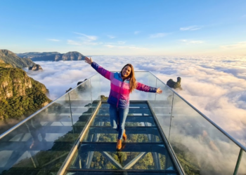 O paraíso a 170 km de Floripa onde uma ponte de vidro que dá medo de andar fica a 1.822 metros de altura e o frio já chegou a −17,8 °C