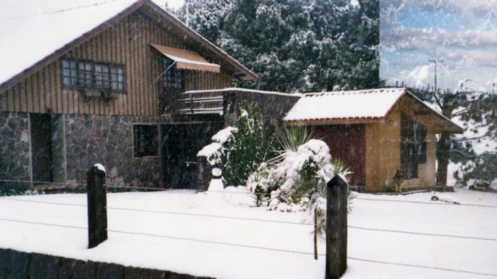 A cidade mais fria do Brasil já registrou −10 °C a 1.360 metros de altitude e hoje se destaca pelos vinhos em Santa Catarina