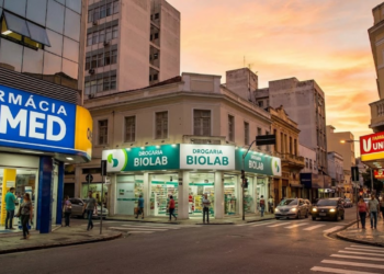 A cidade de Minas Gerais próspera no setor farmacêutico que gera oportunidades e cresce sem perder qualidade de vida