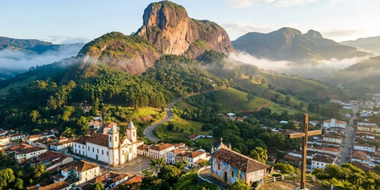 Uma única cidade a 185 km de São Paulo encanta com montanhas a 1.900 metros de altitude e folclore contagiante