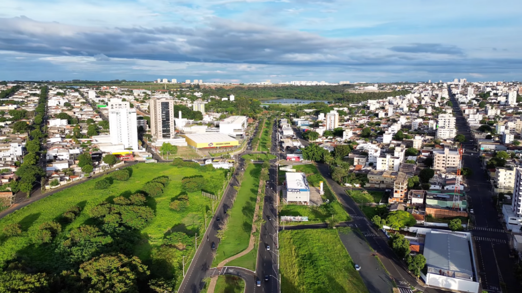 A segunda maior cidade de Minas Gerais está atraindo novos moradores em busca de prosperidade para negócios e tranquilidade