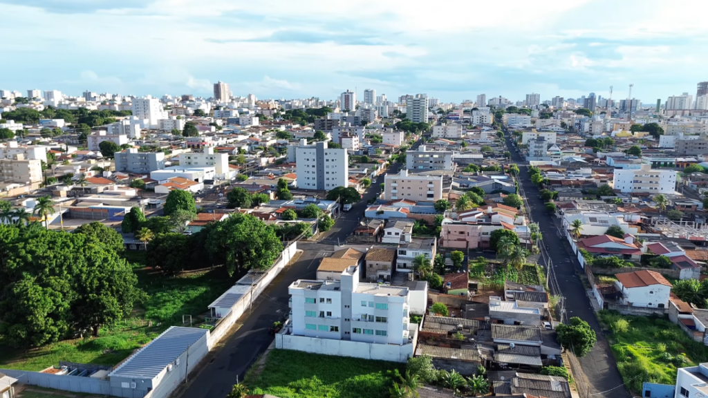 A segunda maior cidade de Minas Gerais está atraindo novos moradores em busca de prosperidade para negócios e tranquilidade
