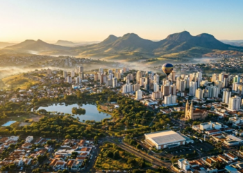 A segunda maior cidade de Minas Gerais está atraindo novos moradores em busca de prosperidade para negócios e tranquilidade