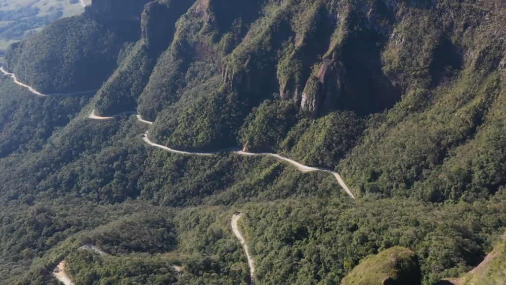 Com curvas de 180 graus a 1.470 metros, a estrada mais perigosa do Brasil fica em Santa Catarina e testa motoristas como nenhuma outra
