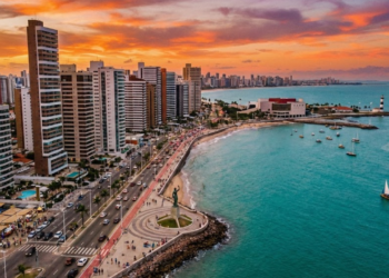 A "Miami brasileira" se destaca no país por uma orla planejada que atrai turistas o ano inteiro