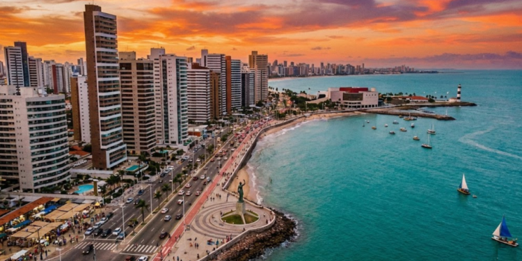 A "Miami brasileira" se destaca no país por uma orla planejada que atrai turistas o ano inteiro