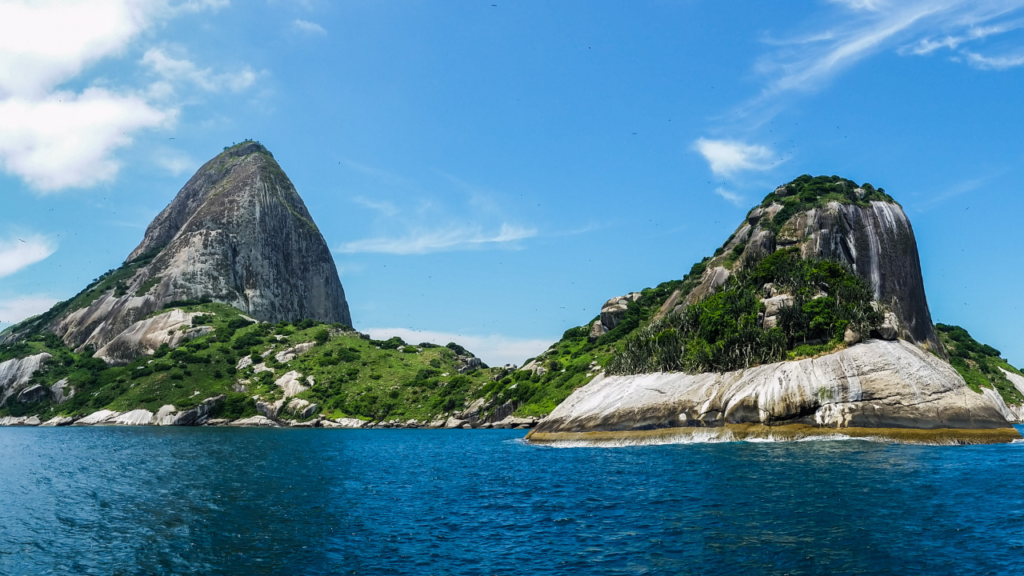 O balneário escondido de São Paulo que surpreende com belezas paradisíacas e ondas perfeitas para o surfe