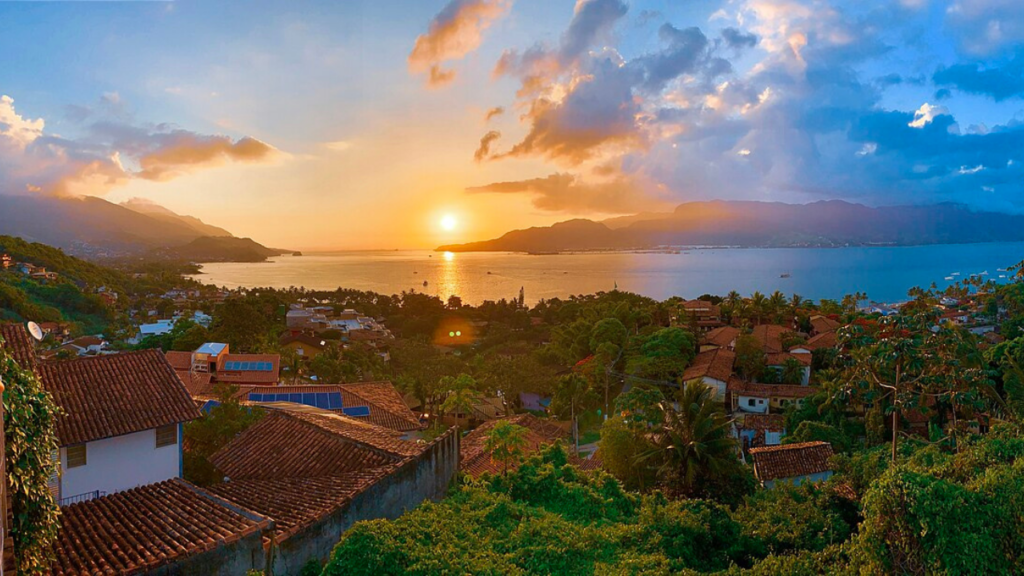 O balneário escondido de São Paulo que surpreende com belezas paradisíacas e ondas perfeitas para o surfe