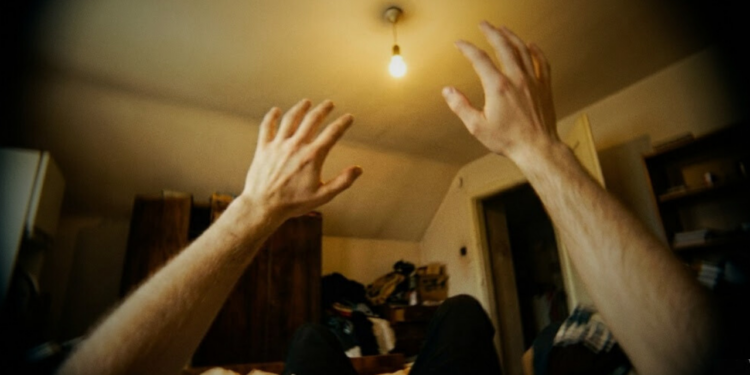 Se você levanta rápido e sua visão escurece, então você pode ter esses problemas, segundo estudos