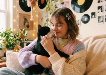 O que significa falar com animais de estimação como se fossem humanos, segundo a psicologia