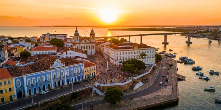 Fundada por franceses em 1612, a "Atenas brasileira" possui o maior acervo de azulejos da América Latina