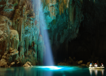 Onde a magia dos rios encanta com espelhos azuis translúcidos e a natureza guarda um segredo tão raro que parece impossível existir no Brasil