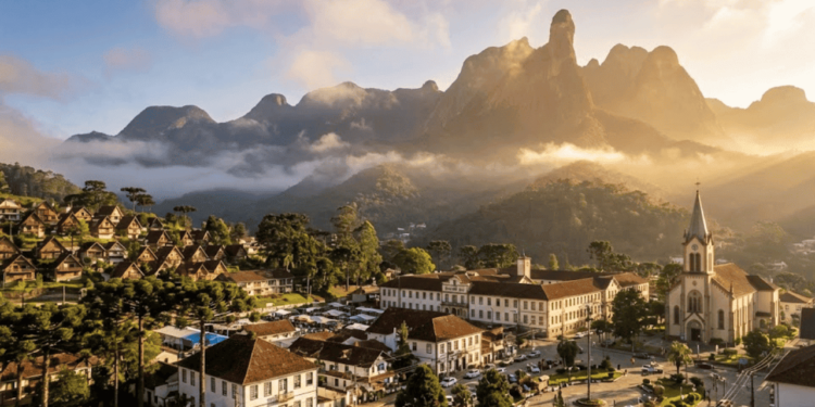 A Capital Nacional do Montanhismo é o principal refúgio fluminense no inverno e abriga a montanha mais famosa do país
