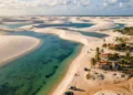 Um deserto de lagoas de águas doces cristalinas e areias brancas faz desta cidade brasileira um verdadeiro paraíso para visitantes