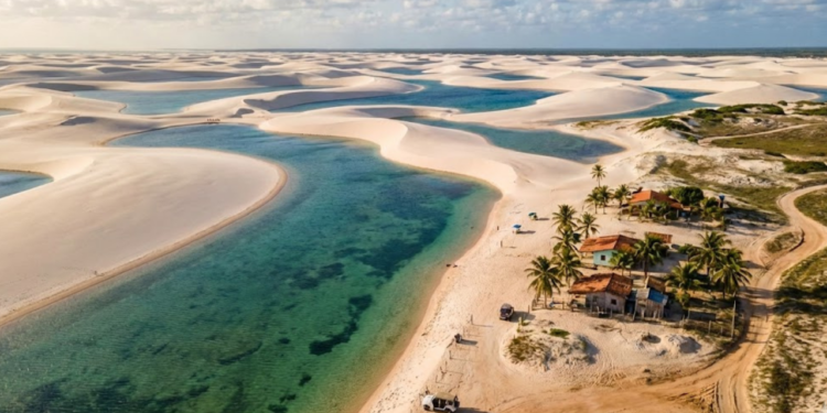 Um deserto de lagoas de águas doces cristalinas e areias brancas faz desta cidade brasileira um verdadeiro paraíso para visitantes