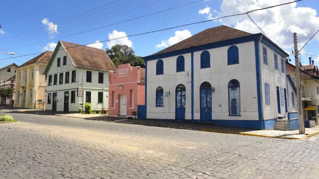 A cidade gaúcha a 184km de Porto Alegre com casas italianas antigas preservadas e qualidade de vida tranquila