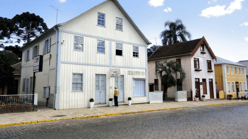 A cidade gaúcha a 184km de Porto Alegre com casas italianas antigas preservadas e qualidade de vida tranquila