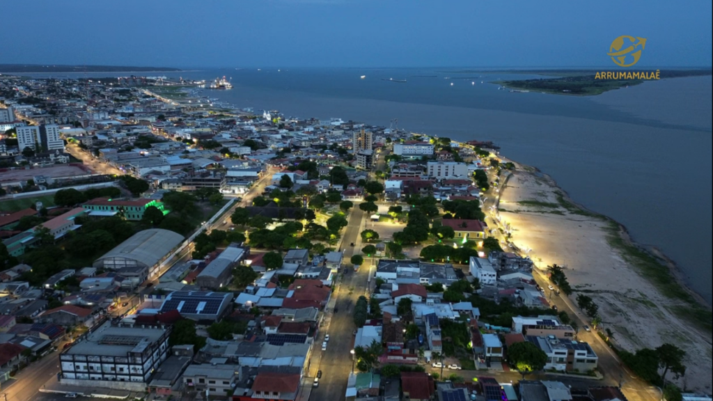 Uma cidade moderna no meio da Amazônia abriga o encontro de dois rios que não se misturam e floresta tropical que poucos brasileiros já viram de perto