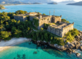Uma ilha brasileira com praia secreta abriga um forte militar desativado que conquista visitantes com história e águas cristalinas