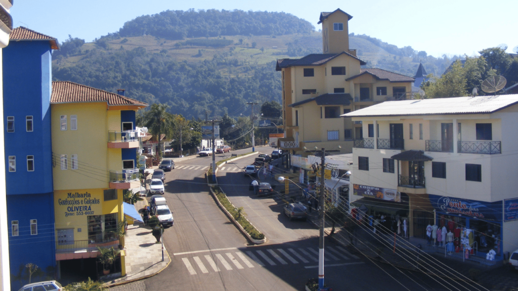 Entre flores, frio e águas quentes, essa cidade de Santa Catarina se destaca como refúgio perfeito