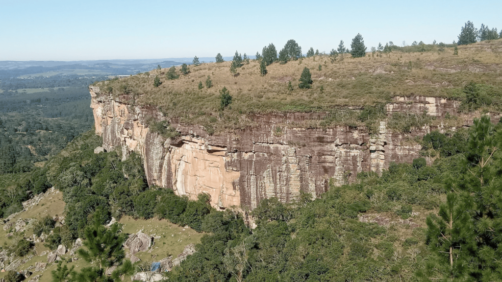 Entre flores, frio e águas quentes, essa cidade de Santa Catarina se destaca como refúgio perfeito