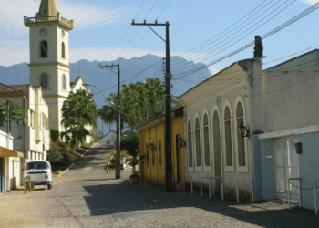Entre ruas antigas e floresta preservada, essa cidade do Sul chama atenção pela beleza histórica