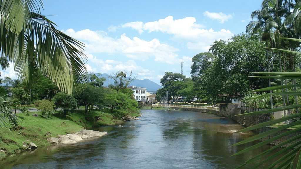 Entre ruas antigas e floresta preservada, essa cidade do Sul chama atenção pela beleza histórica