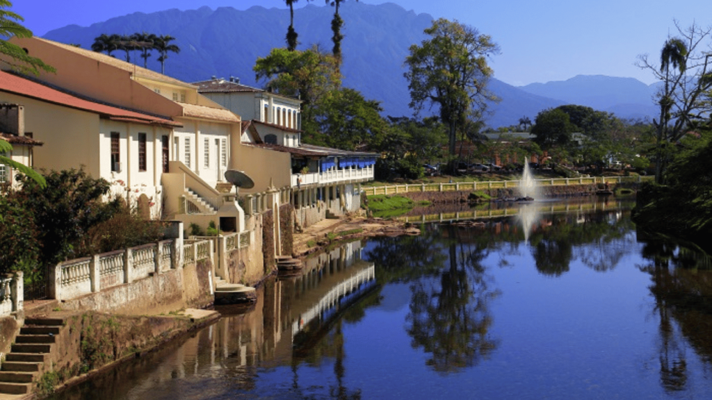Entre ruas antigas e floresta preservada, essa cidade do Sul chama atenção pela beleza histórica