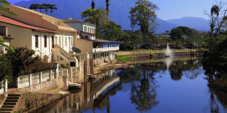 Entre ruas antigas e floresta preservada, essa cidade do Sul chama atenção pela beleza histórica