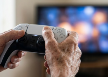 Os jogos certos podem fortalecer a saúde mental e cognitiva após os 50 anos, segundo a ciência