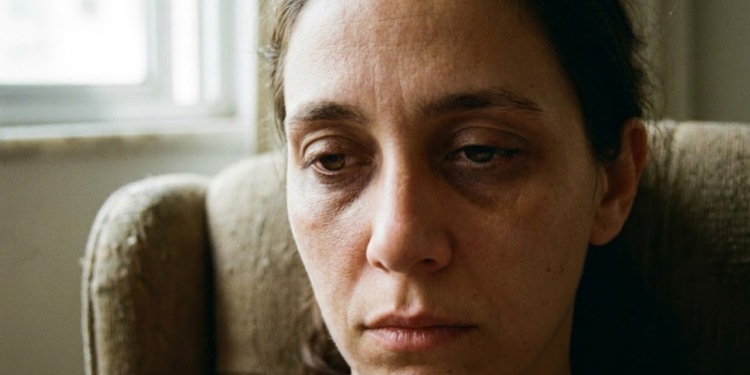 O que significa sentir os olhos sempre “cansados” durante o dia?