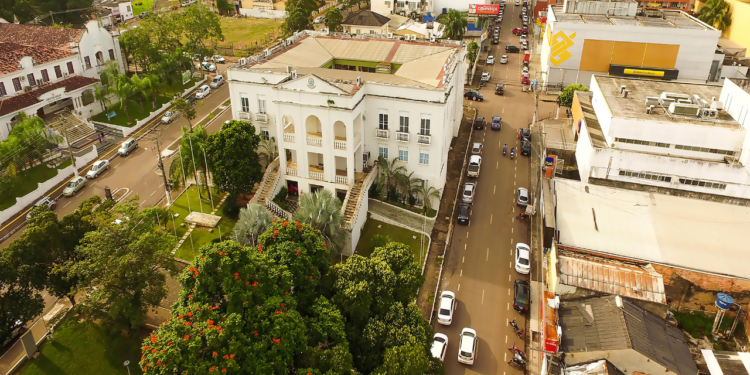 Essa capital da Amazônia na fronteira com a Bolívia se destaca por energia, agronegócio e logística gerando muitas oportunidades